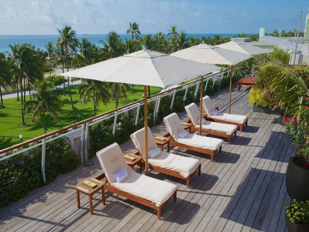 Dù Đứng Tâm 1 Tầng Che Nắng Ngoài Trời Resort Giá Rẻ Đa Dạng Mẫu Đẹp
